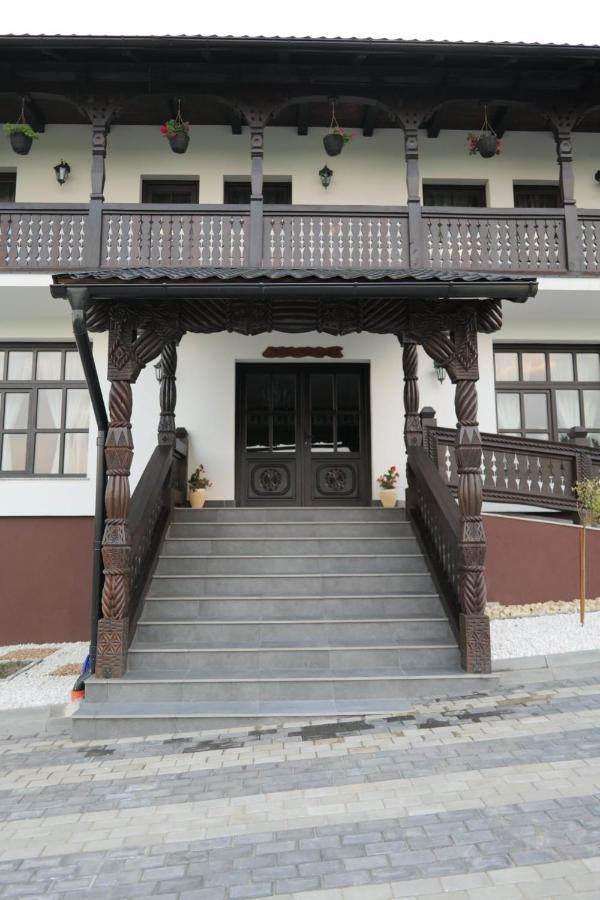BerbestiMosia Dar In Rai公寓 外观 照片