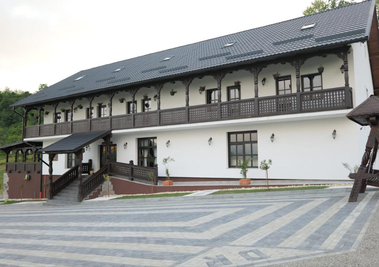 BerbestiMosia Dar In Rai公寓 外观 照片